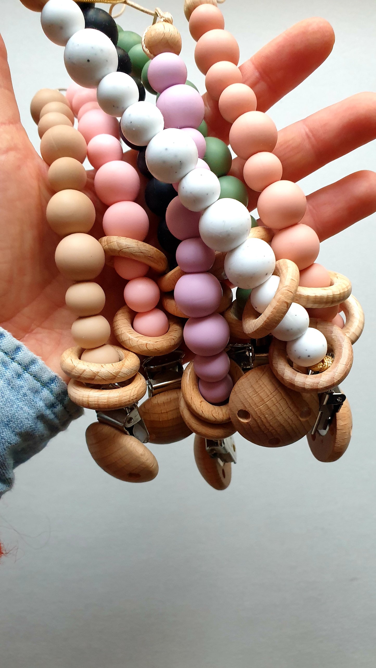 Portaciuccio in legno e silicone