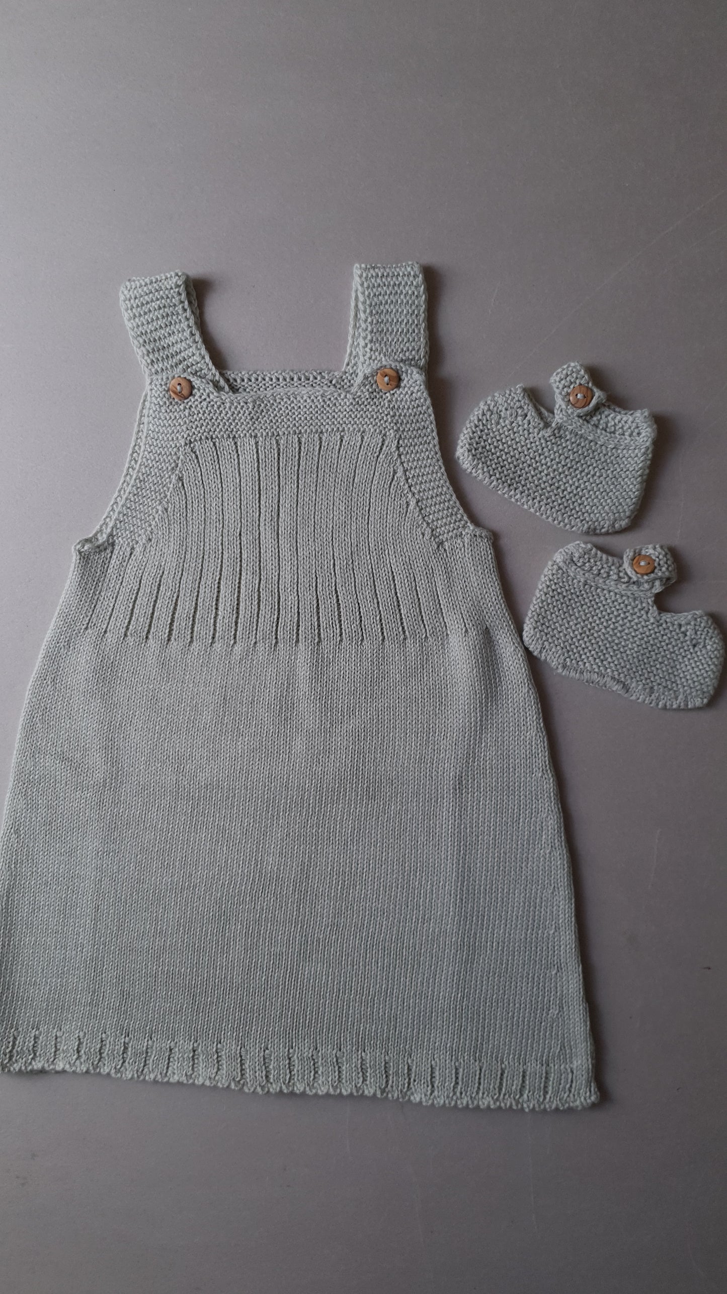 Robe bébé légère en coton avec chaussons