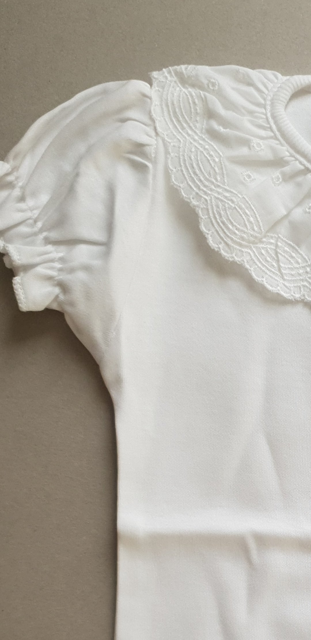 Body 100% coton avec volants brodés